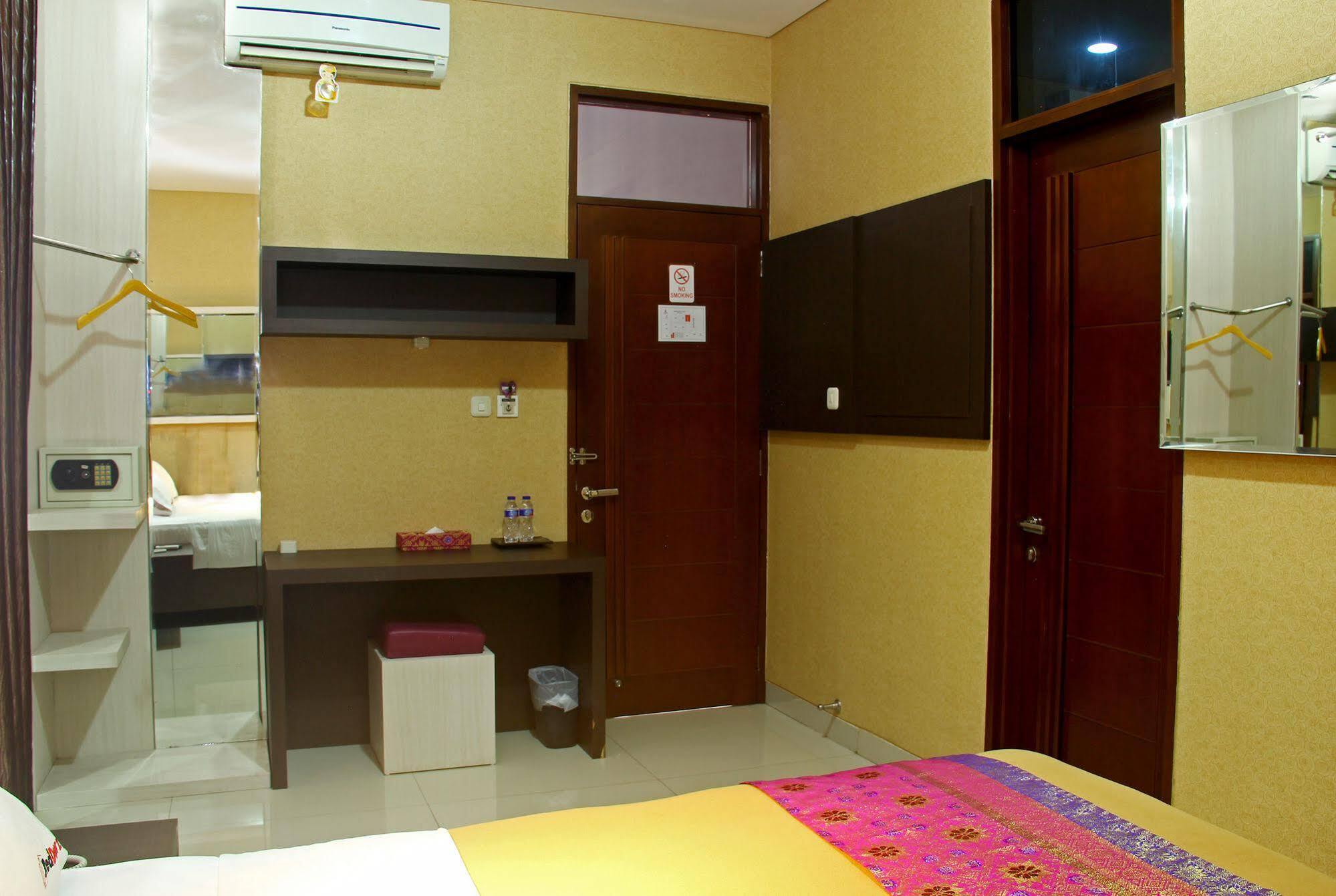בנדונג Reddoorz Plus @ Natuna מראה חיצוני תמונה
