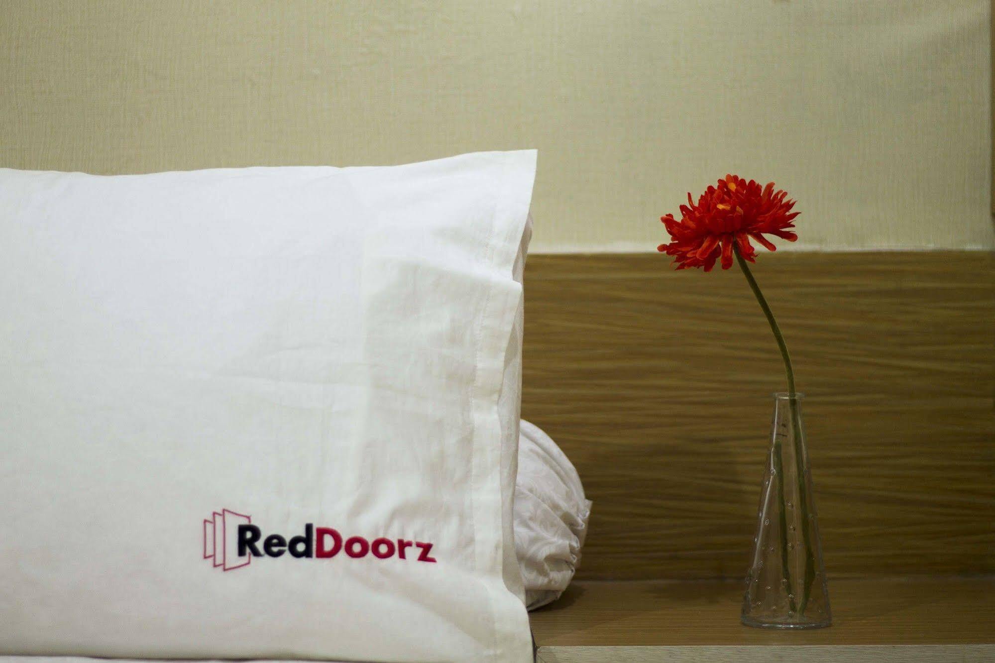 בנדונג Reddoorz Plus @ Natuna מראה חיצוני תמונה